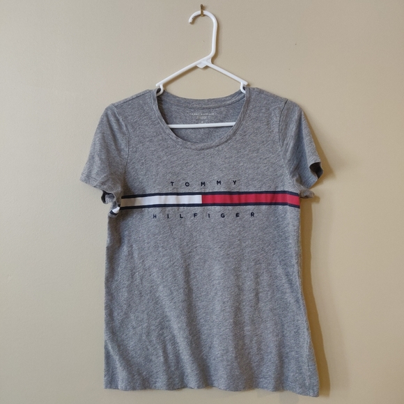 🎉3/$15🎉 Grey Tommy Hilfiger Logo T-Shirt - Picture 1 of 5
